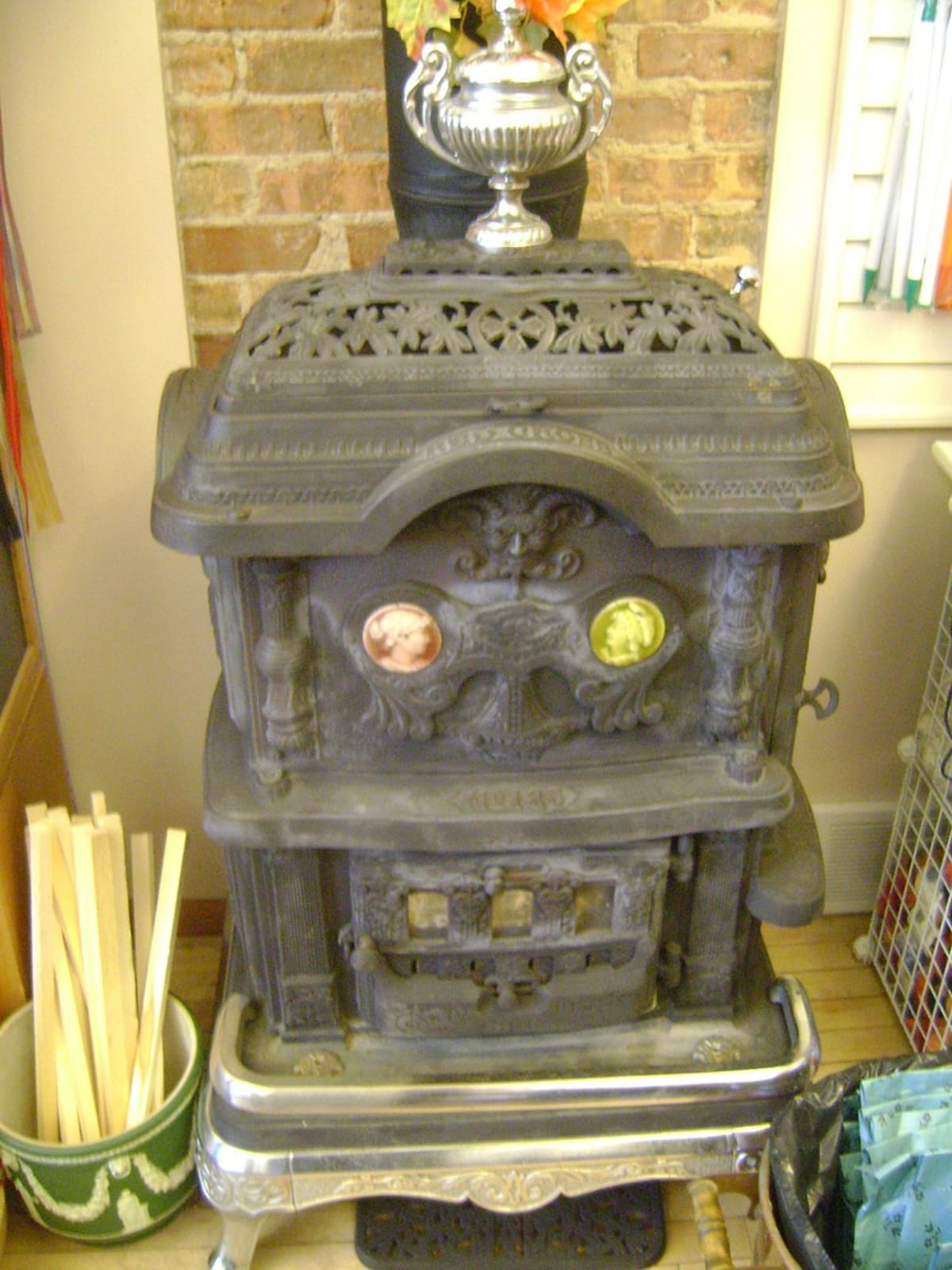 Antique Wood Stove Identification & Value (Expert Guide)