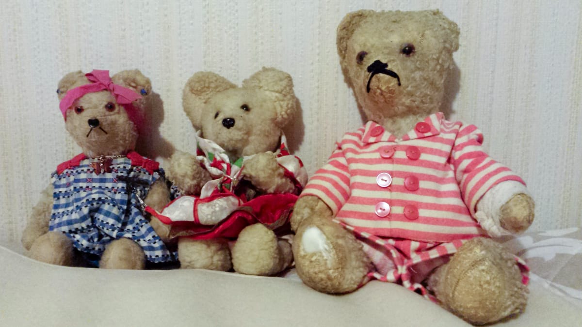 How to Identify & Value Antique Teddy Bears (Guide 2022)