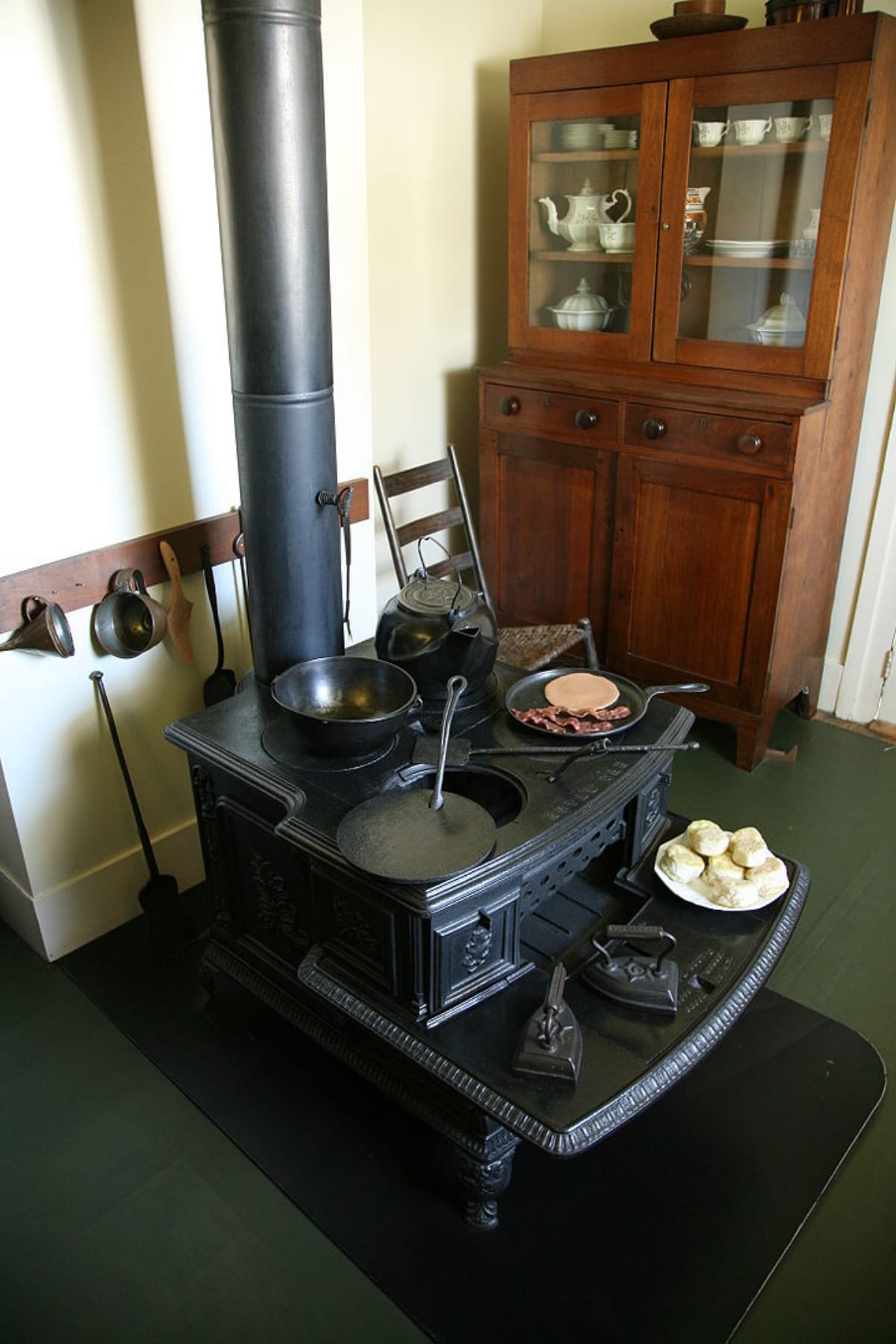 How to Identify & Value Antique Wood Stoves? (Guide 2022)