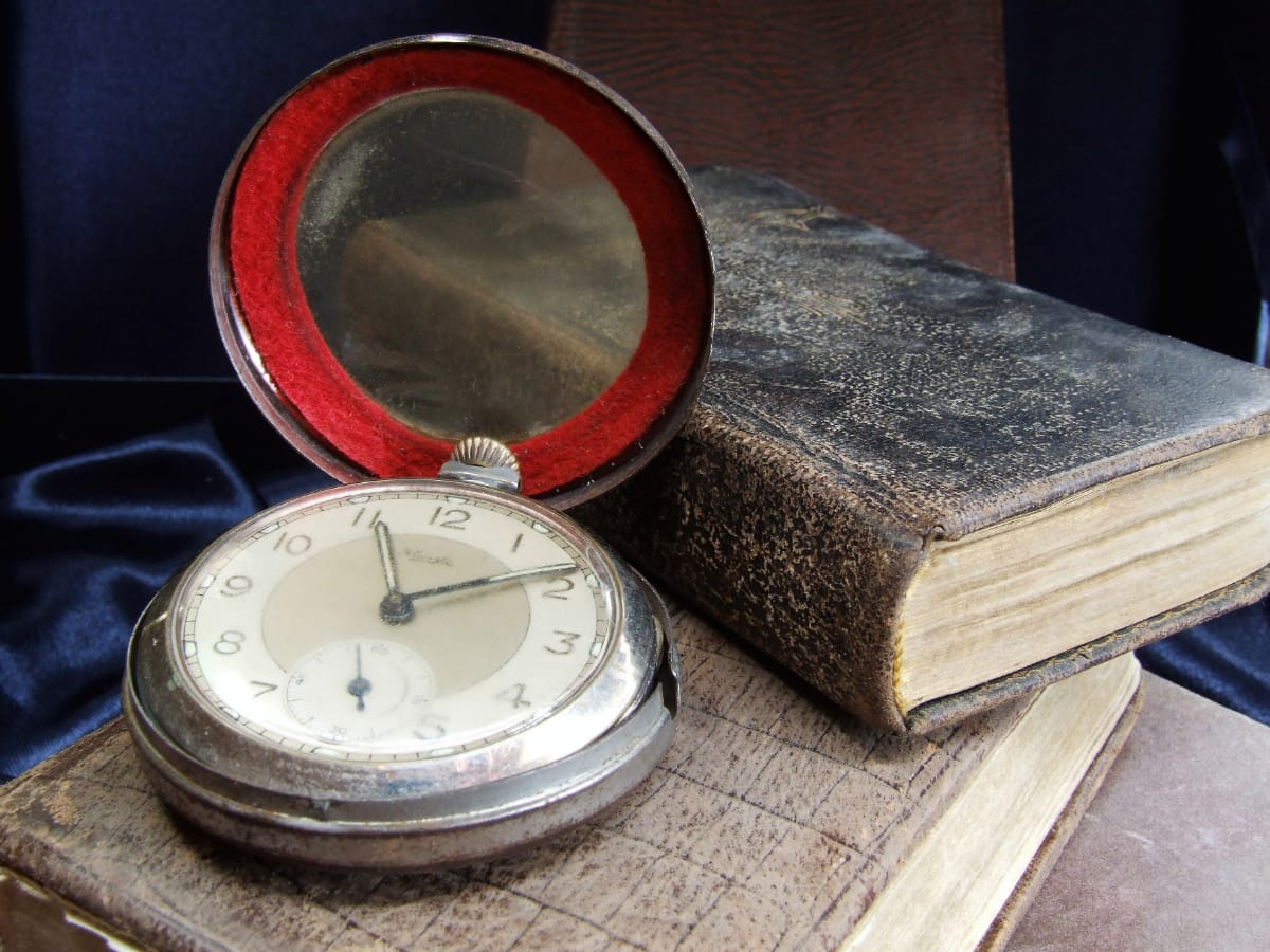How to Identify & Value Old Antique Pocket Watches (Guide)