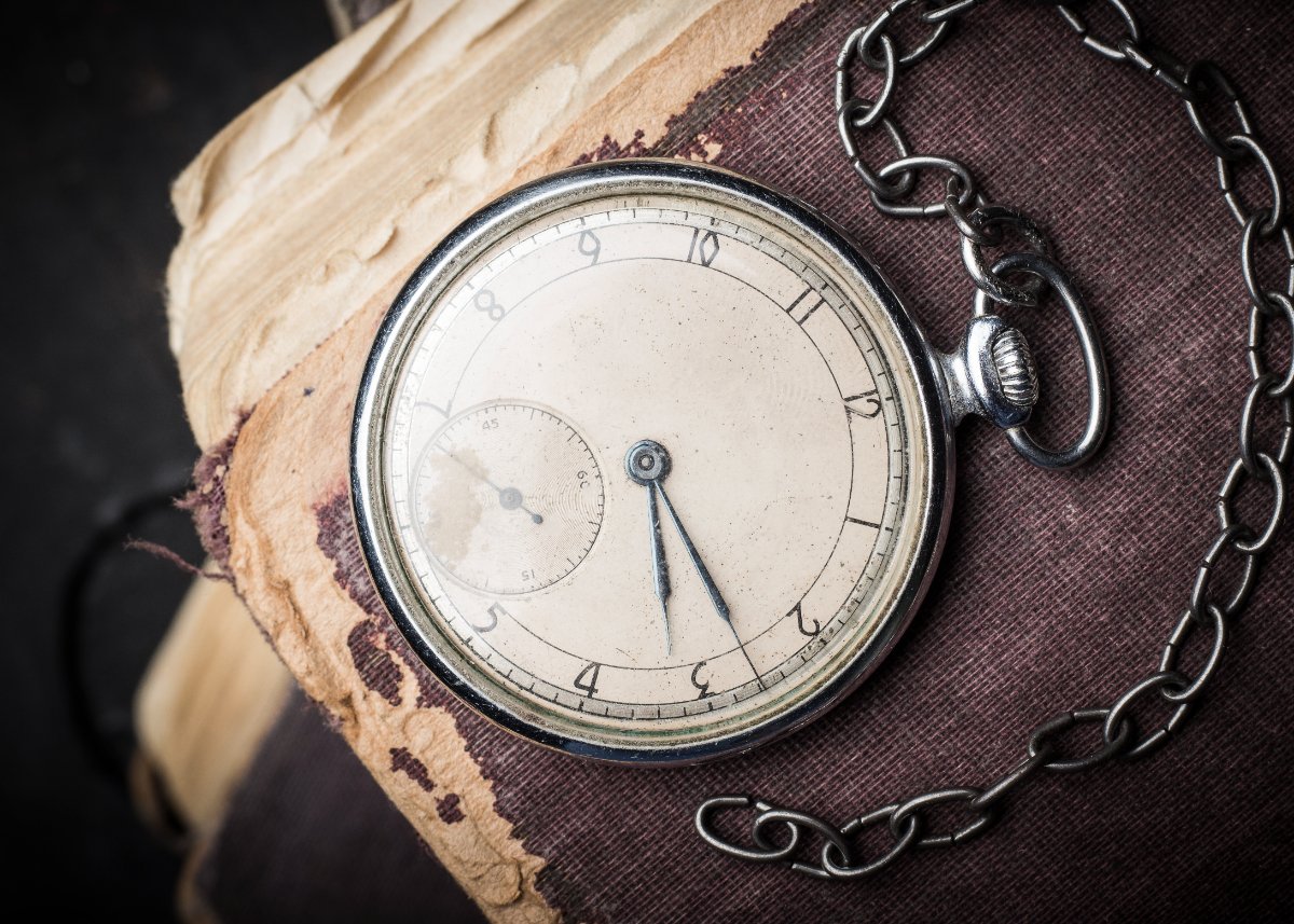 How to Identify & Value Old Antique Pocket Watches (Guide)