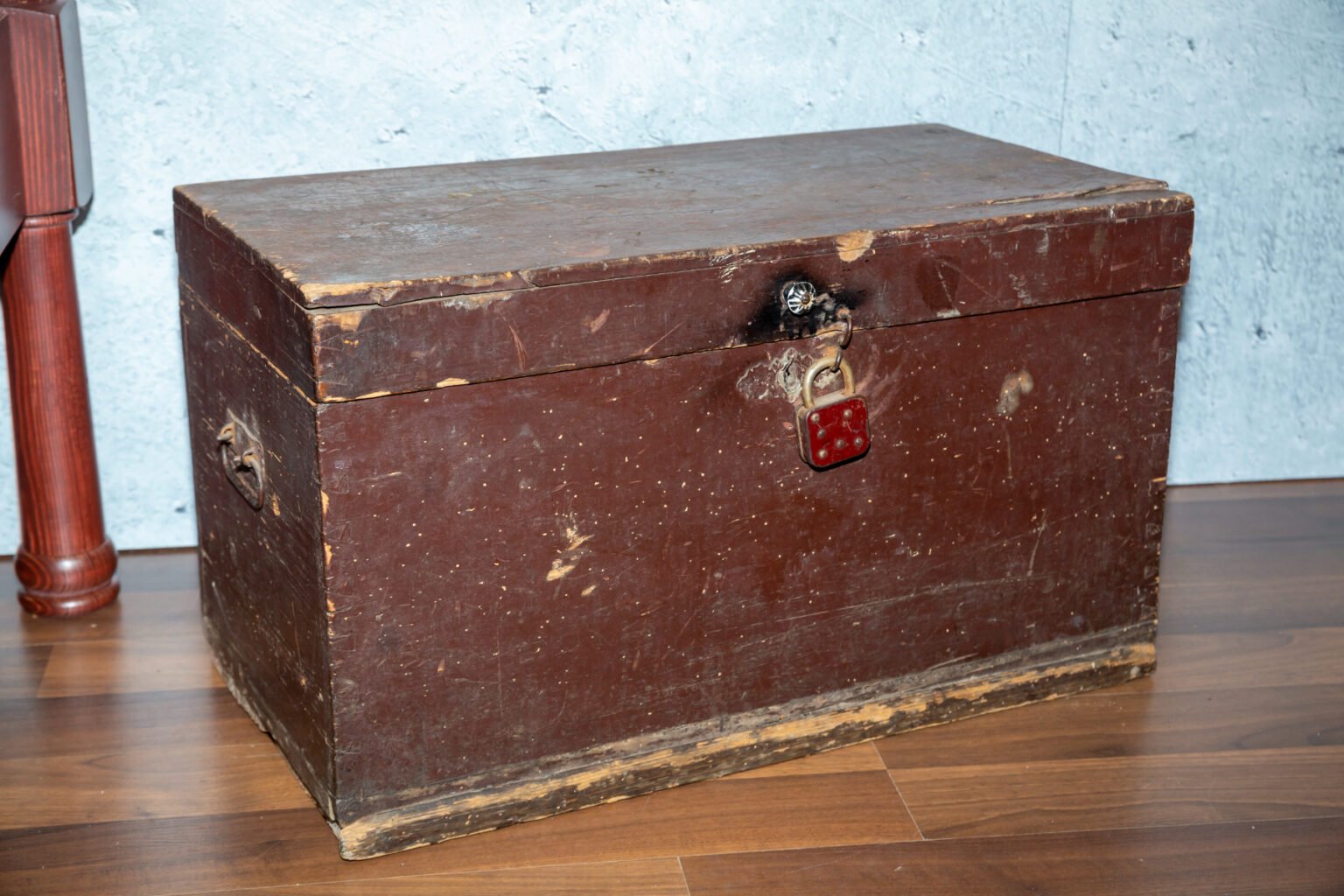 Antique Trunks Identification And Value (Expert Guide)