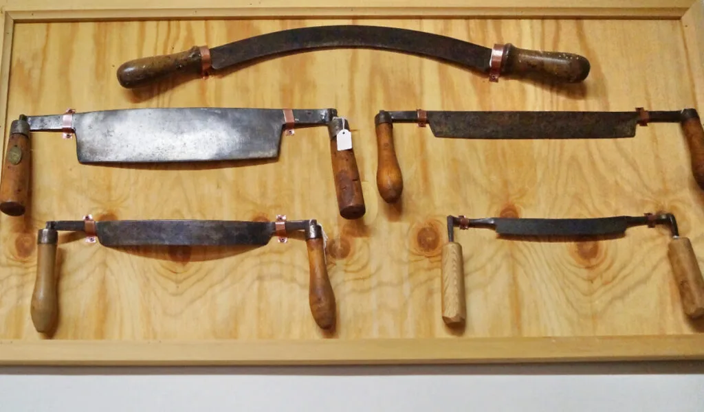 Crosscut saws with cast iron and steel blades