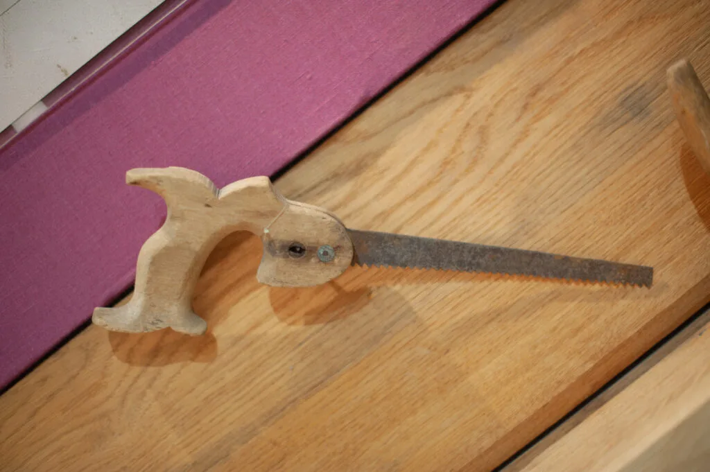 Single Person Crosscut saw with small handle