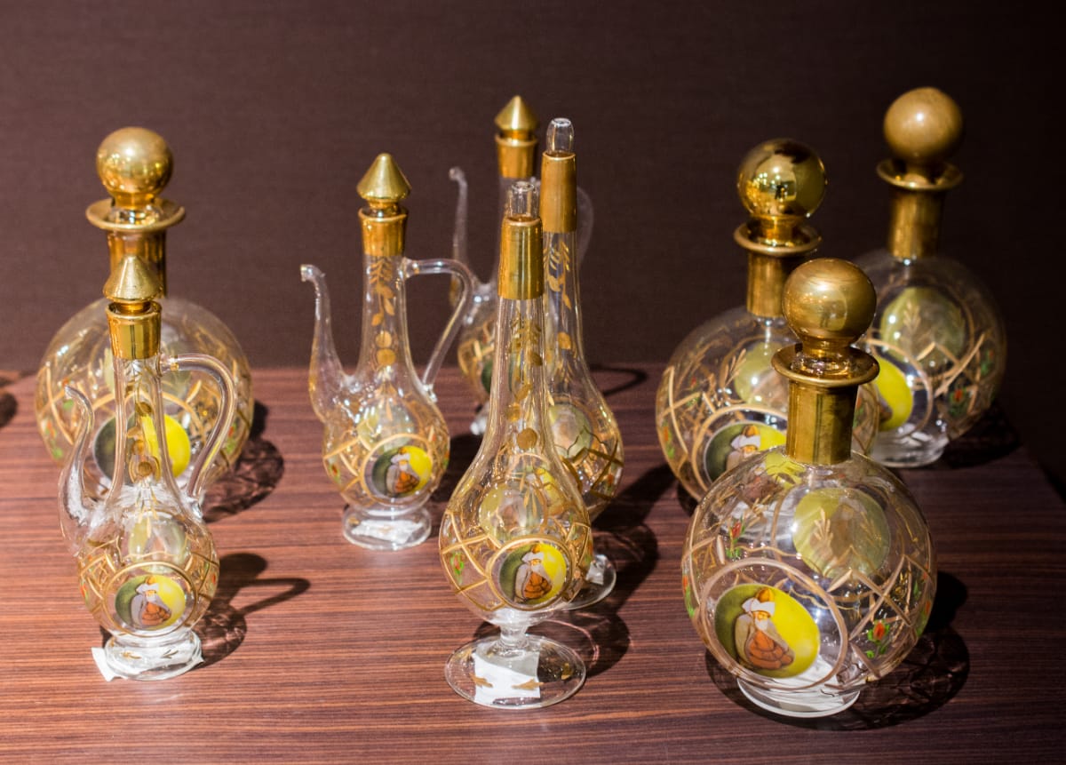 Antique Glass Decanters Identification & Value (Expert Guide)