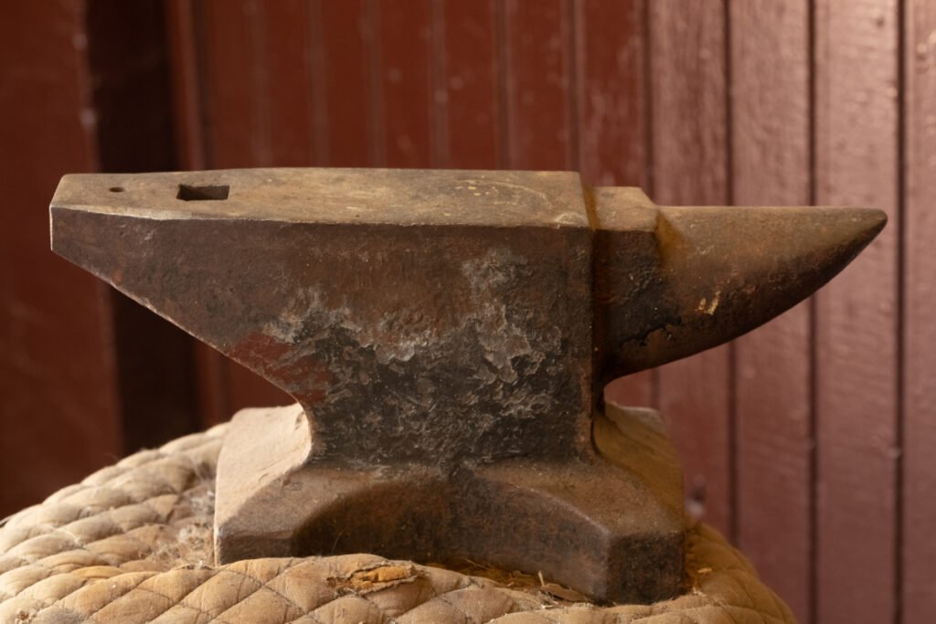 Old Anvil with Two Lugs and Horns