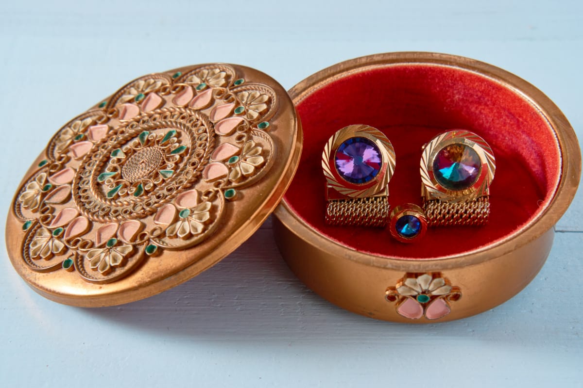 Antique Cufflinks Identification and Values (Expert's Guide)