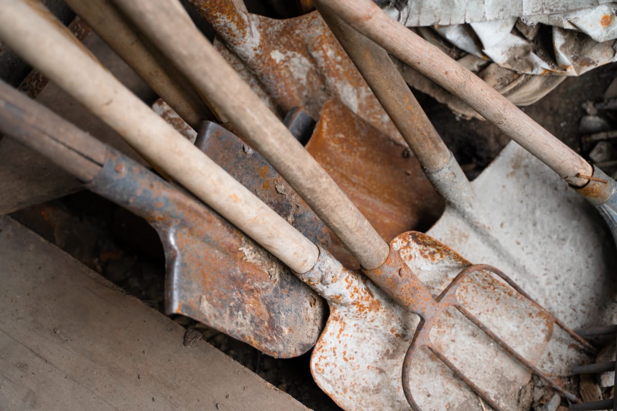 How to Identify & Value Antique Shovels (Expert Guide)