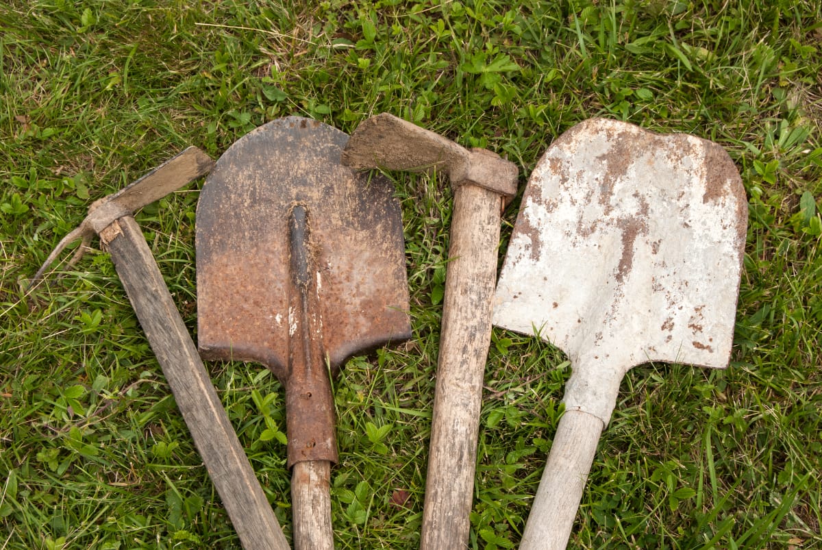 How to Identify & Value Antique Shovels (Expert Guide)