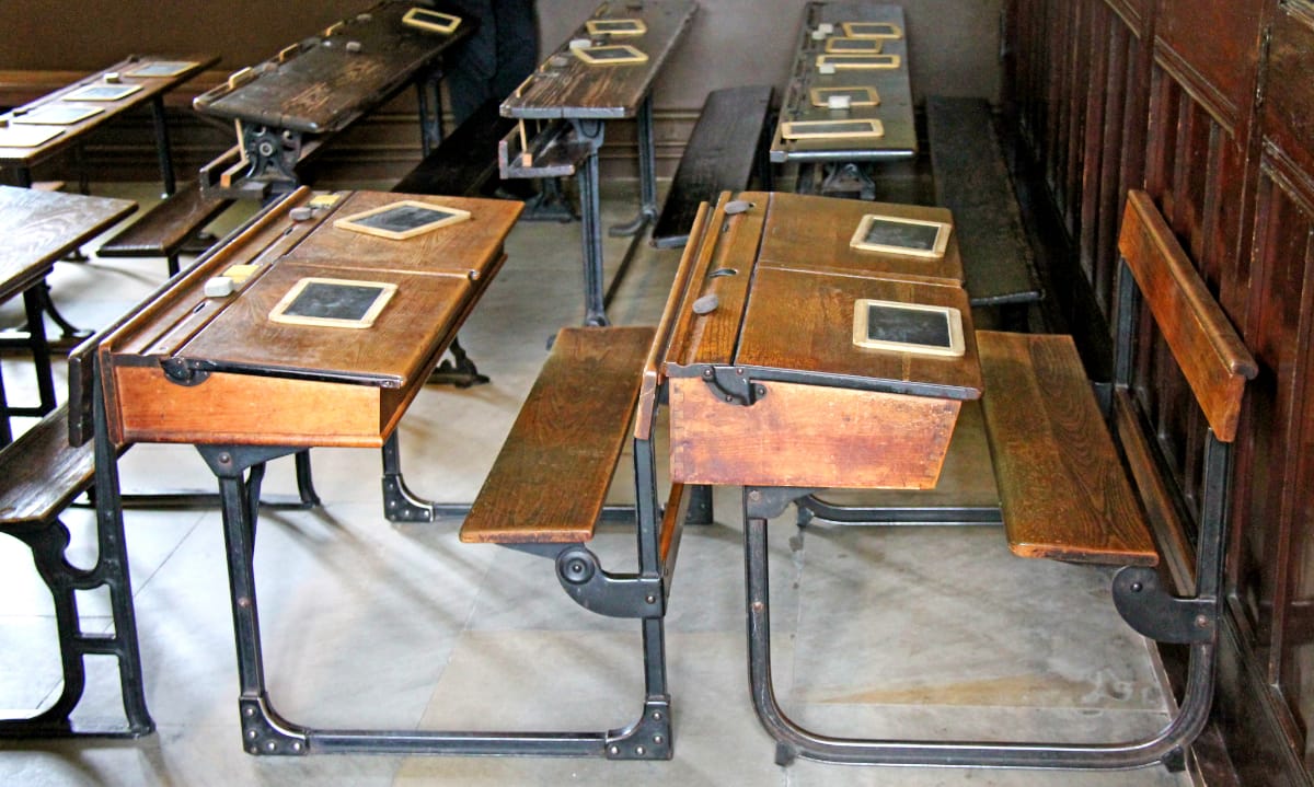 Antique School Desks Value & Identification (Price Guide)