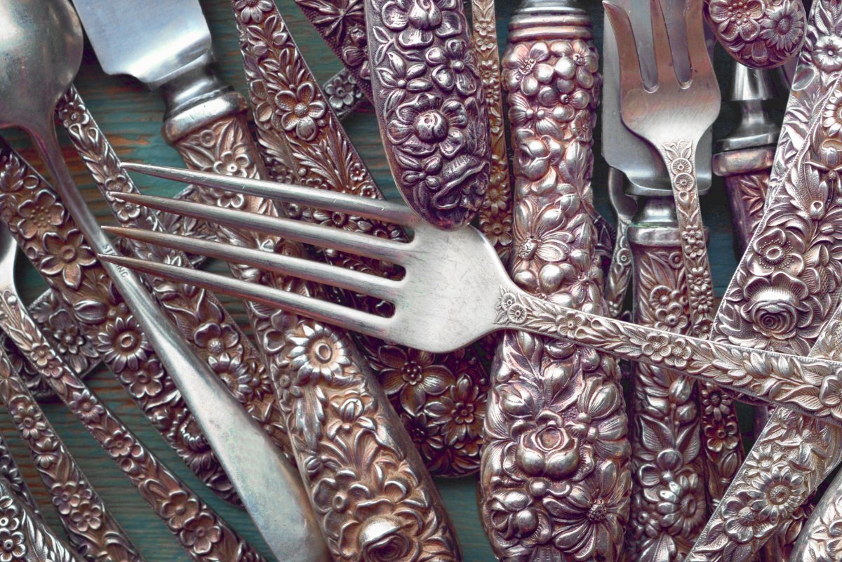 Vintage Flatware Patterns: Identification & Valuation Guide