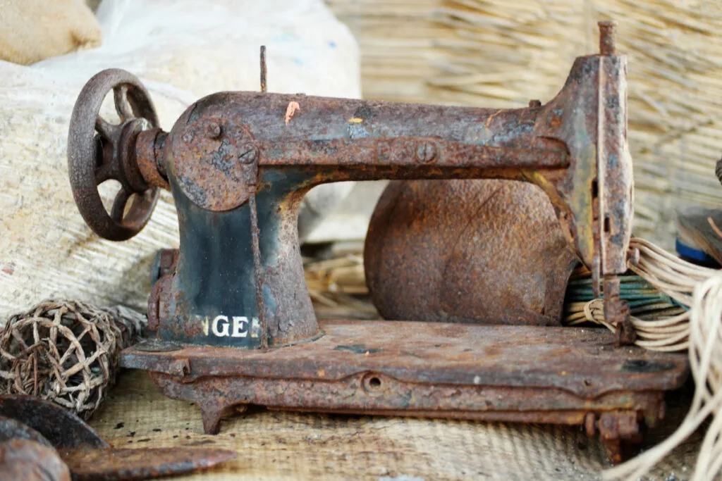Antique Singer Sewing Machine from the 1830s
