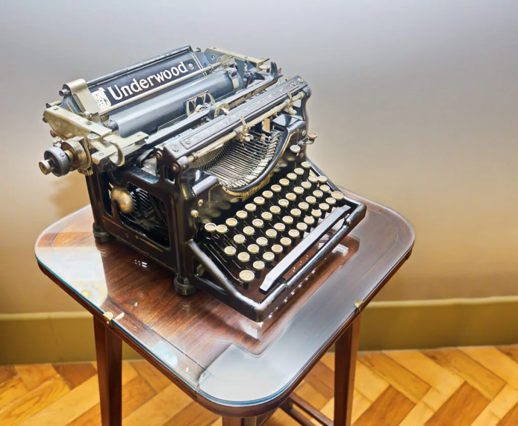 Different Antique Typewriter Brands