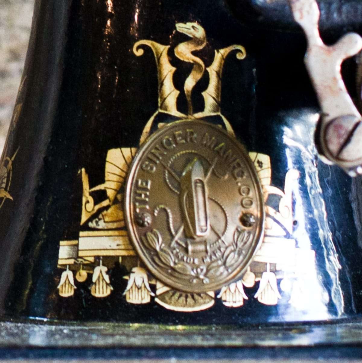 Antique Singer Sewing Machine Value Guide (Rare Models to Identify)